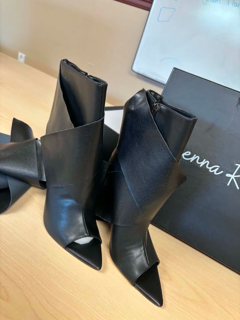 Black Bow Pumps